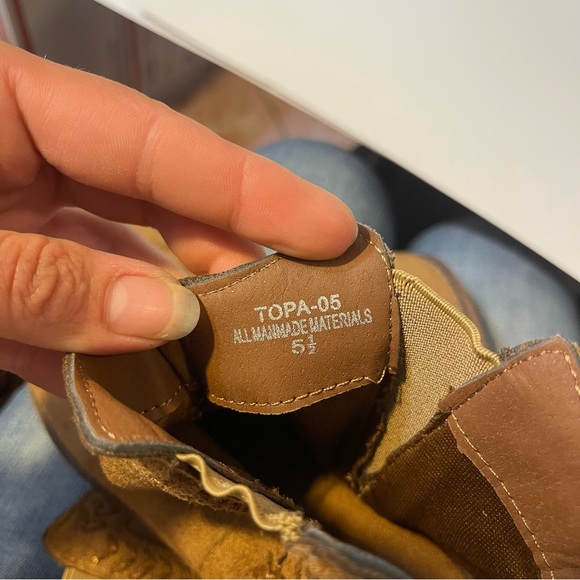 Tiara Women's Ankle Boots with Embroidered Flowers - Picture 10 of 10